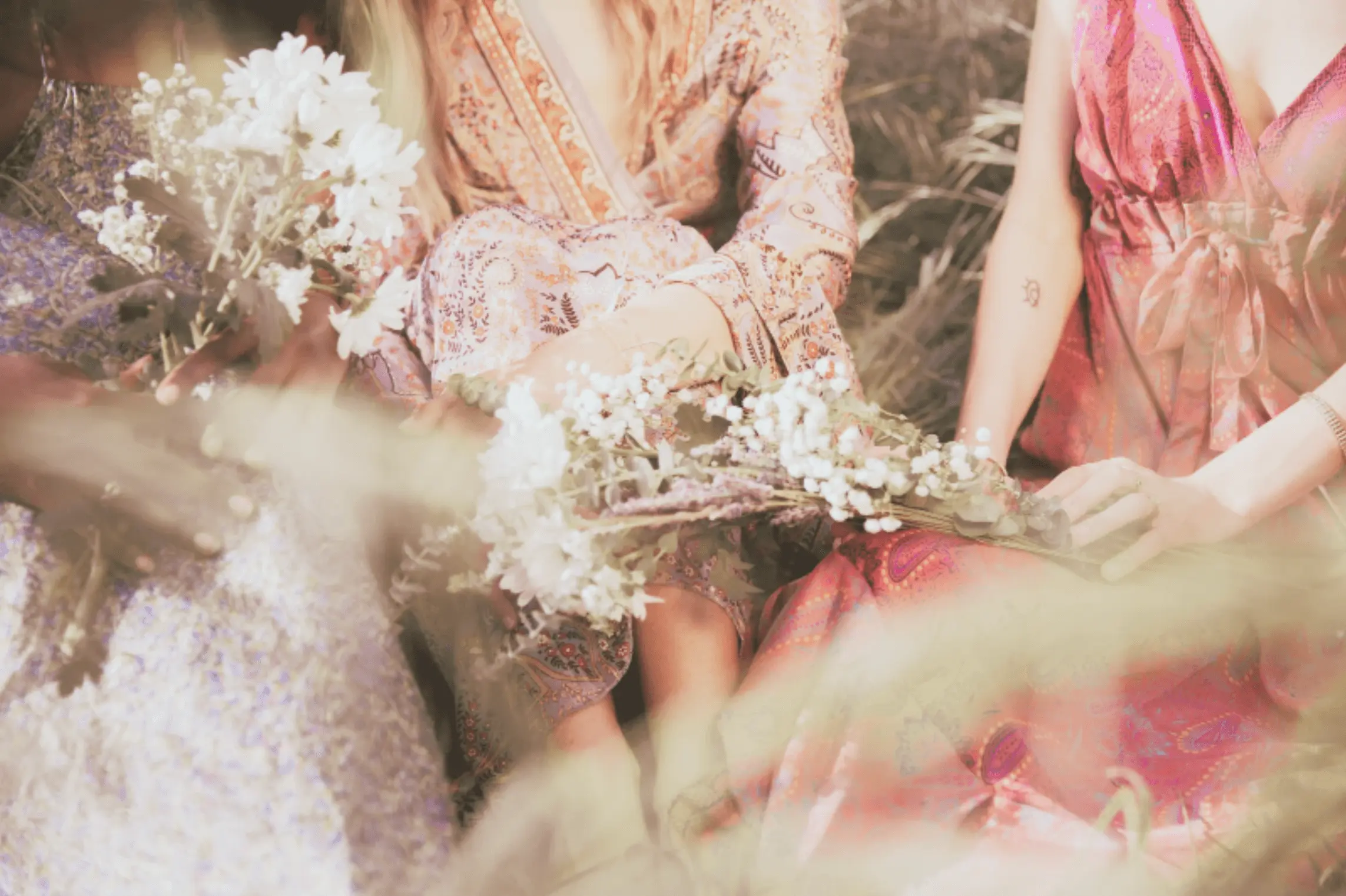 femmes-nature-fleurs Ressources gratuites : les fleurs dans la nature