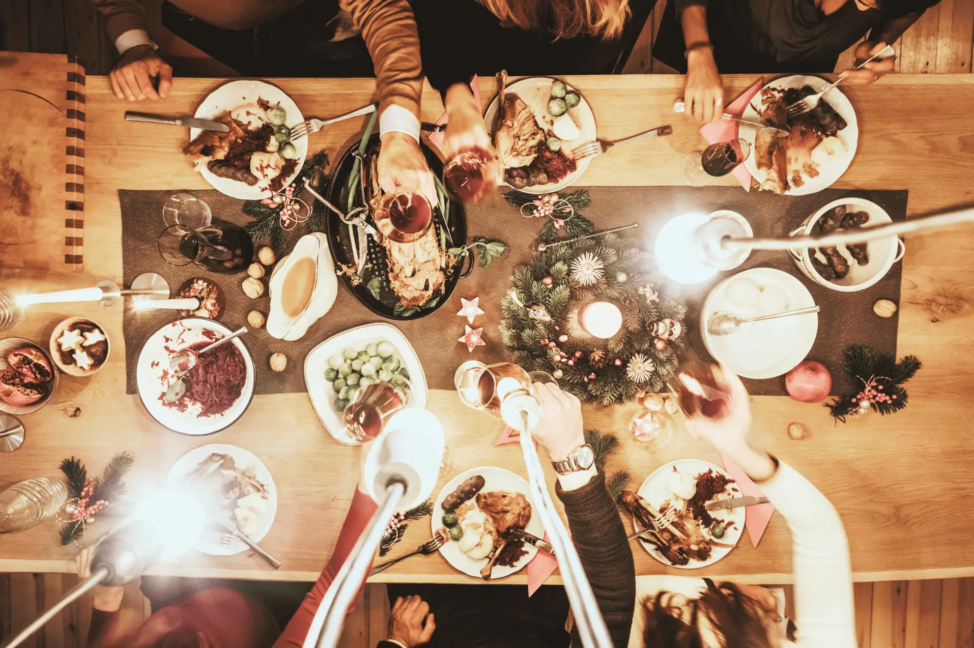 repas-famille-noel repas de fête joyeux