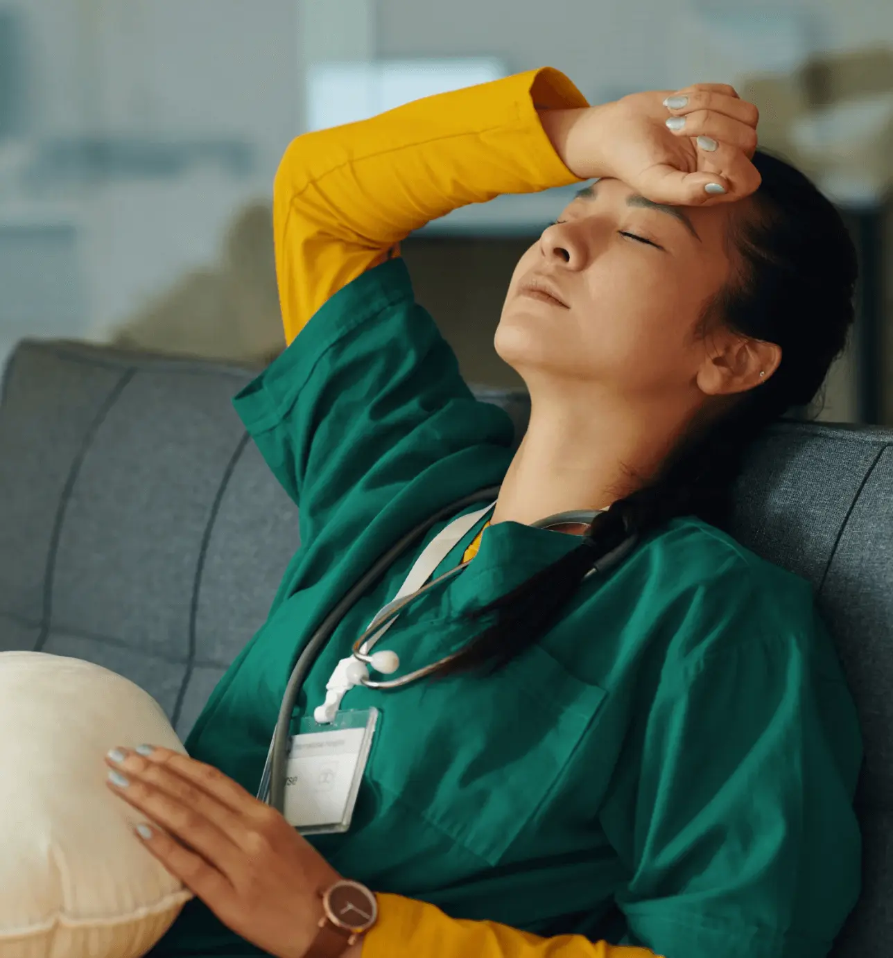 femme épuisée en réponse à la dissociation émotionnelle